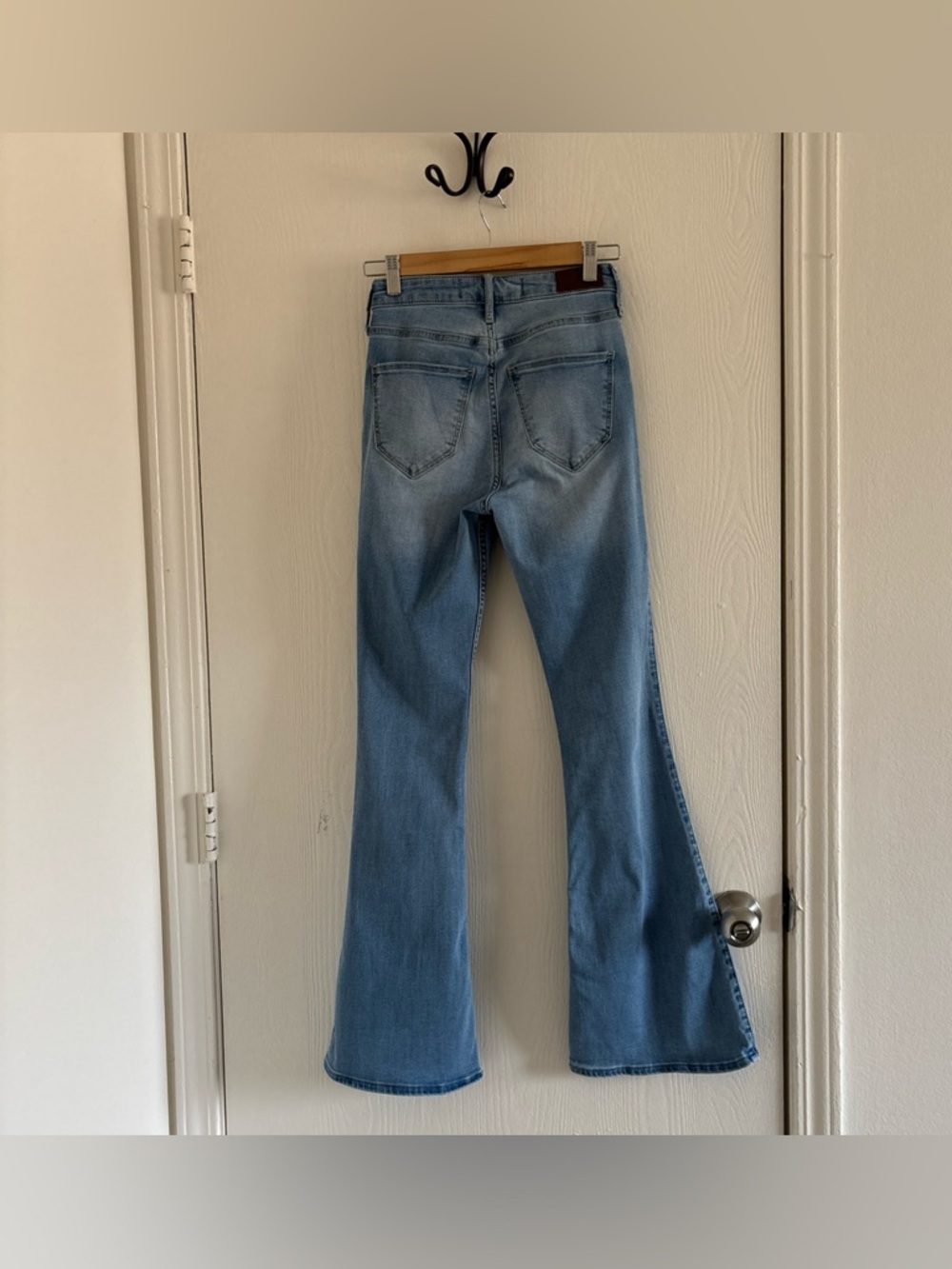 Hollister High Rise Flare Jeans Size 1R W25/L31 Light Wash - Picture 5 of 9